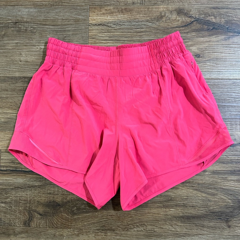 Women's Lululemon Hotty Hot 4 inch shorts- size 6